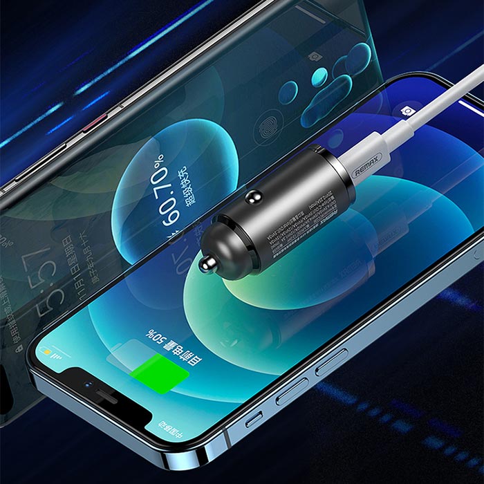 Зареждайте 2 устройства едновременно - USB-A и USB-C вход!