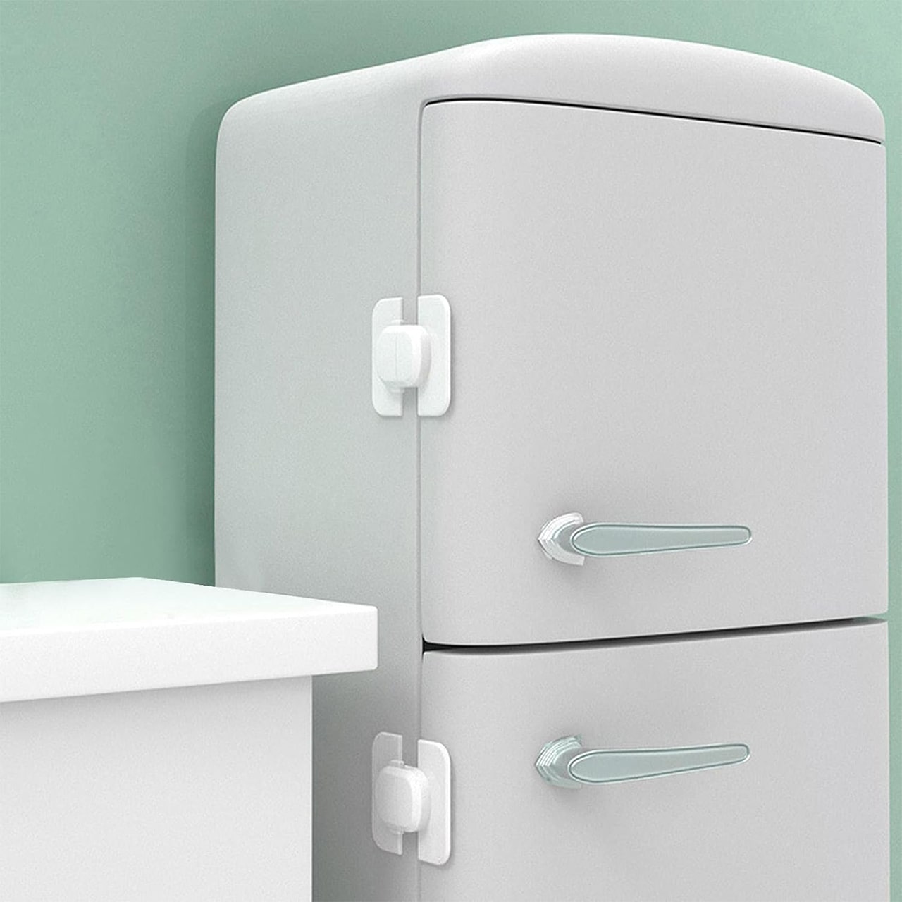Защитен механизъм за вашия хладилник или фризер, за да предотвратите ненужното му отваряне от малките ви!